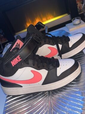 Nike Court Borough Mid 2